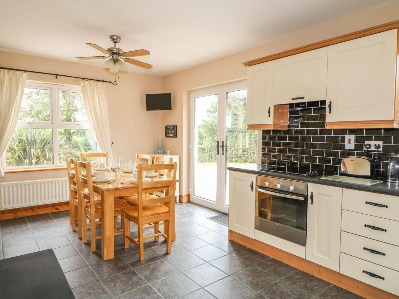 Kate'S Cottage Rathmullan Exterior photo